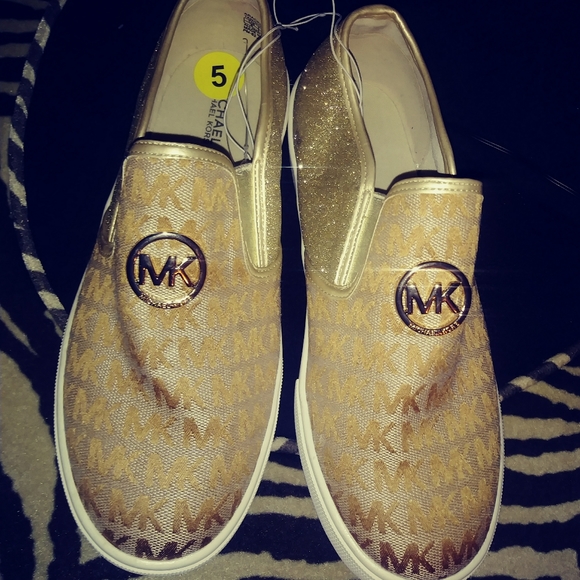 brand new namebrand shoes - Picture 2 of 5